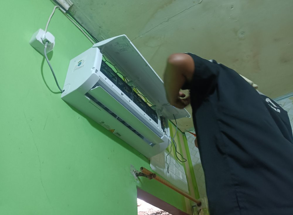 Peralatan servis profesional