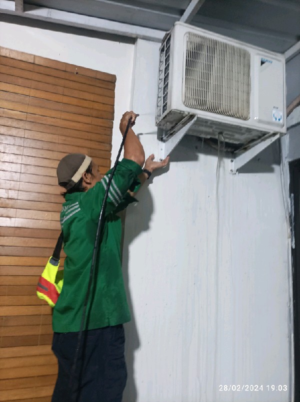 Peralatan servis modern